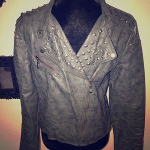 Grey studded rock n roll pleather crop jacket🤘